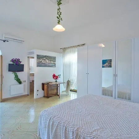 Di Palma Access To The And Solarium * Ravello